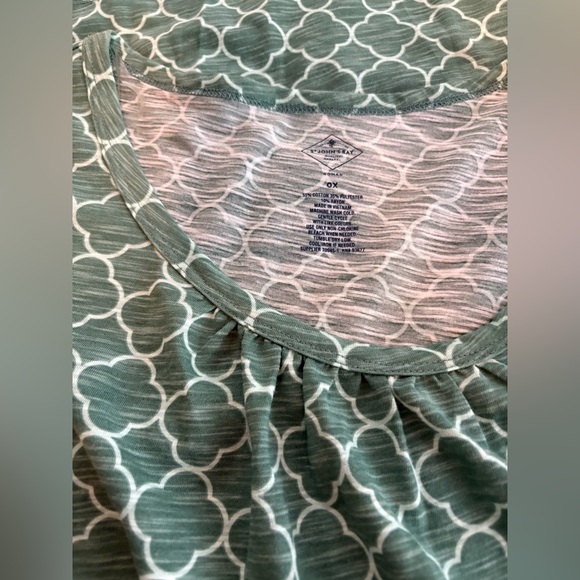 St. John's Bay Women’s Top - Picture 2 of 3